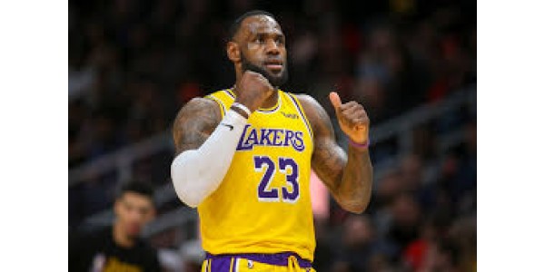 James se convirtió en el MVP de la temporada James se convirtió en el MVP de la temporada